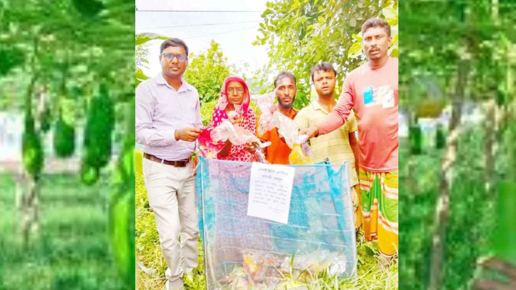 পলিথিনের বিরুদ্ধে কৃষকের যুদ্ধ