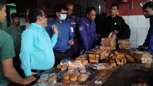 ডালডার ভেতরে মৃত ইঁদুর ও নানা অনিয়ম চুয়াডাঙায়