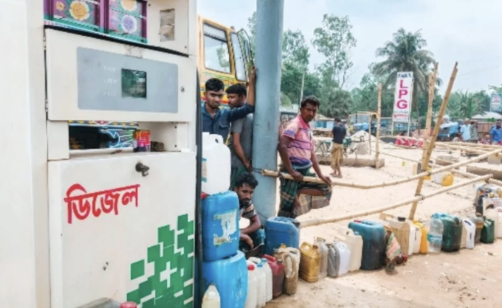 ডিজেল সংকটে বিপাকে জামালপুরের কৃষক: ব্যাহত হচ্ছে বোরোসহ নানা আবাদ