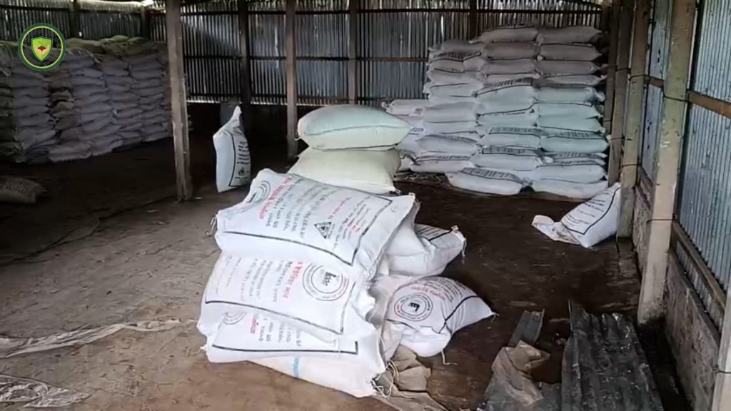 সারের পর্যাপ্ত মজুতের সরকারি দাবি সত্বেও বঞ্চিত কৃষক, কি করছে কৃষি মন্ত্রনালয় ?