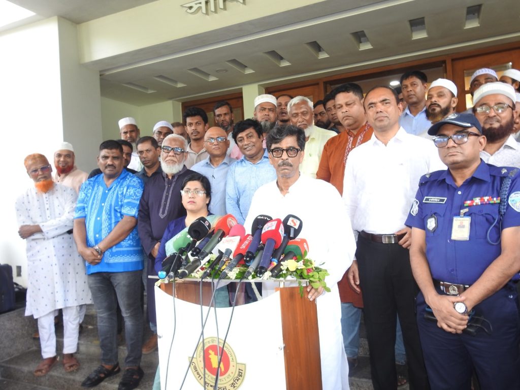 জলবায়ু পরিবর্তনের চ্যালেঞ্জ মোকাবিলায় নতুন ধানের জাত উদ্ভাবনের চেষ্টার কথা জানালেন কৃষিমন্ত্রী