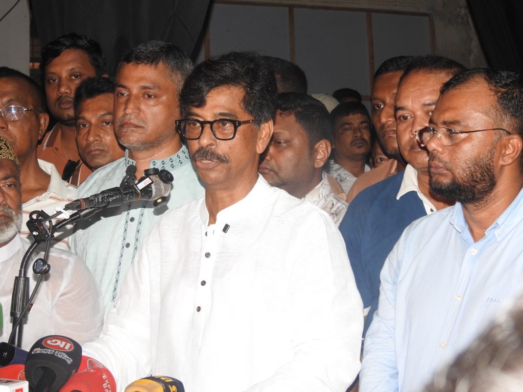 পর্যাপ্ত সার মজুত রয়েছে তাই কৃষকদের উদ্বিগ্ন হওয়ার কোনো কারণ নেই- কৃষিমন্ত্রী