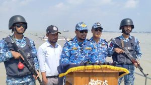 ছয় দিনে ৪৪ জেলে আটক , পৌনে দুই কোটি টাকার জাল,ইলিশ ও নৌকা জব্দ