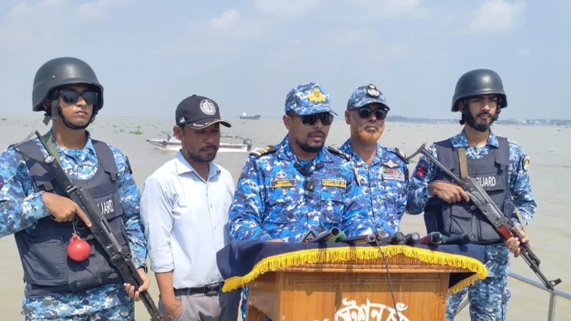 ছয় দিনে ৪৪ জেলে আটক , পৌনে দুই কোটি টাকার জাল,ইলিশ ও নৌকা জব্দ
