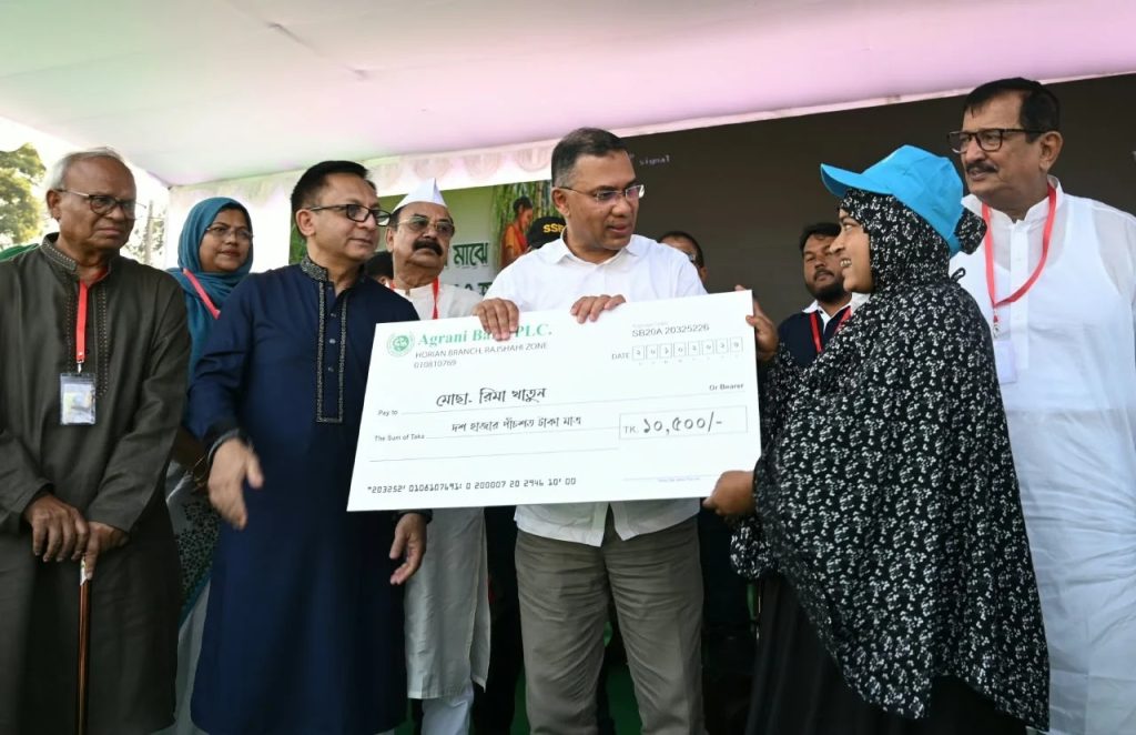 ৩৮ হাজার ৯৭০ জন আখচাষীর মাঝে ১২ কোটি টাকার প্রণোদনার চেক দিলেন প্রধানমন্ত্রী