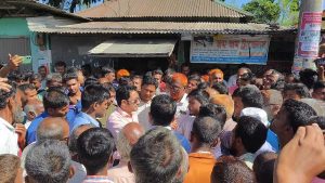 সময়মতো সার না পেলে ভূট্টার ফলন ক্ষতিগ্রস্ত হওয়ার আশঙ্কায় চাষীদের রাস্তা অবরোধ